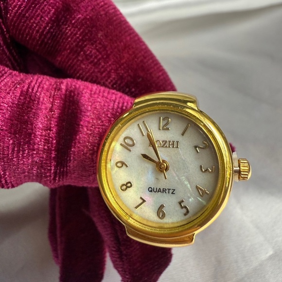 Aesthetic  finger Gold Women's Watch vintage. - Picture 6 of 13